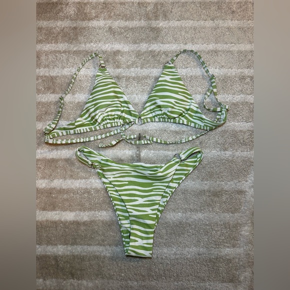 SHEIN Zebra Stripe Bikini Swimsuit - Picture 3 of 4